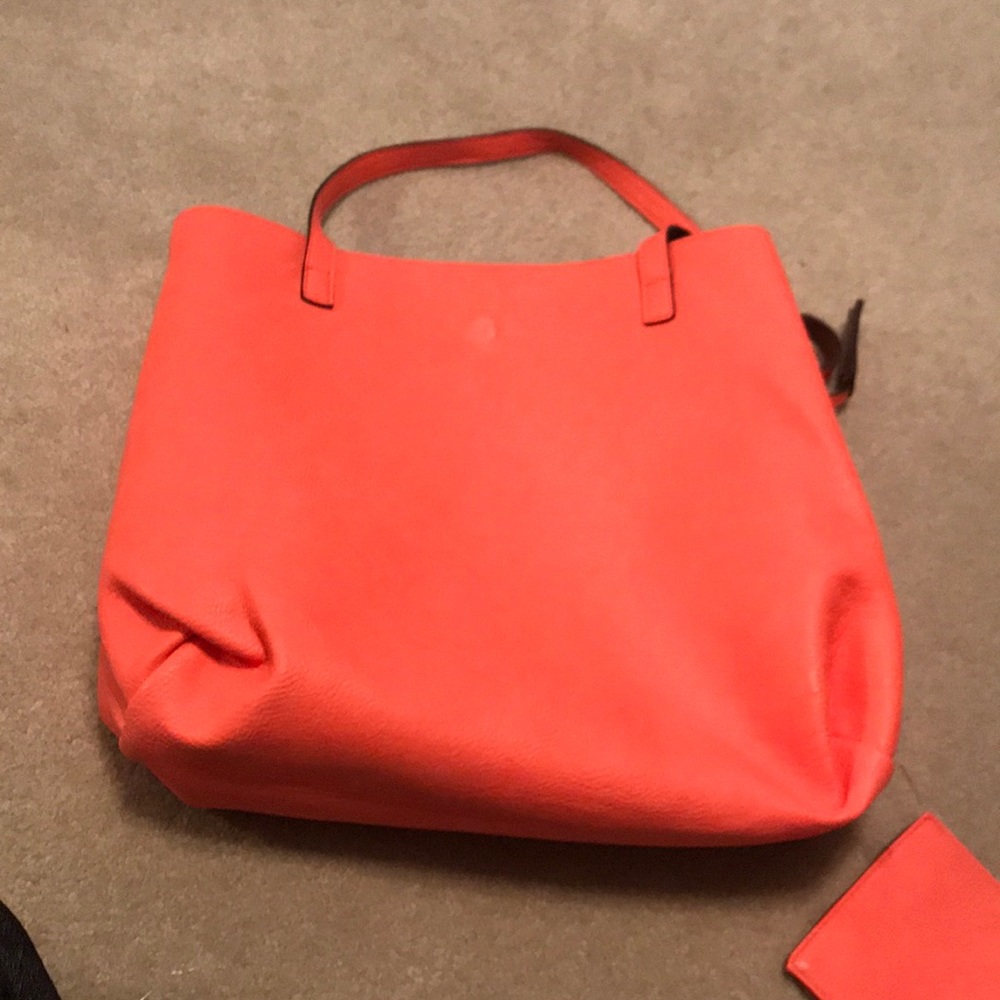 Reversible tote - Picture 2 of 3